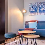 No 8 Bed & Bar 3*