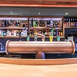 Hotel No 8 Bed & Bar