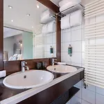 No 8 Bed & Bar Hotel