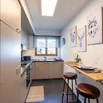 No 8 Bed & Bar 3*
