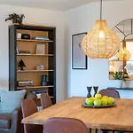 No 8 Bed & Bar