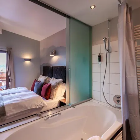 No 8 Bed & Bar 3*