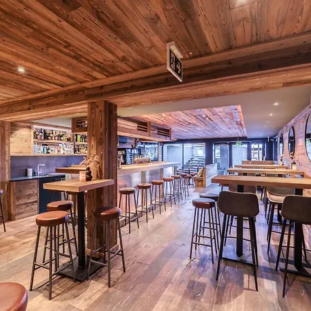 No 8 Bed & Bar 3* 韦尔比耶