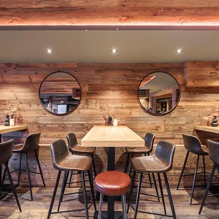 No 8 Bed & Bar 3* فيربير