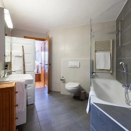 No 8 Bed & Bar Hotel 3*