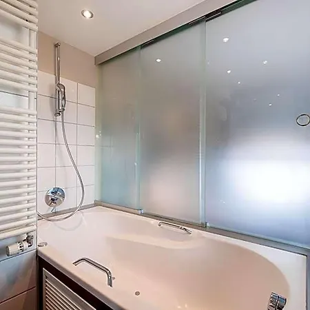 Hotel No 8 Bed & Bar 3*