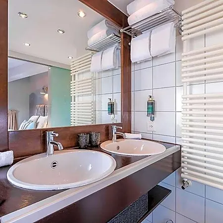 Hotel No 8 Bed & Bar 3*