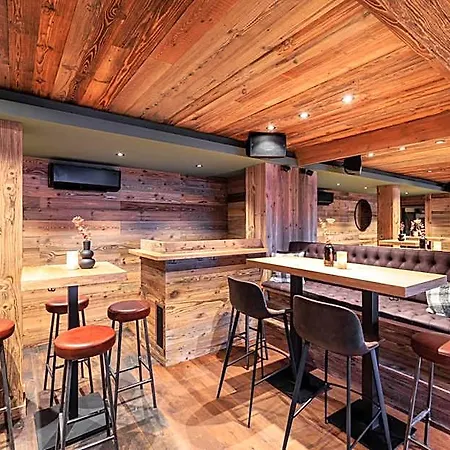 No 8 Bed & Bar