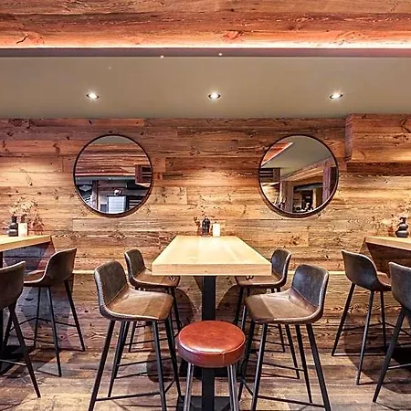 No 8 Bed & Bar