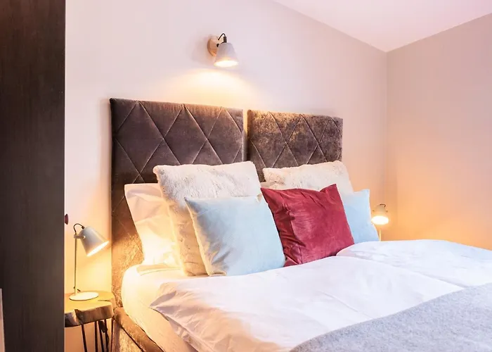 No 8 Bed & Bar Отель