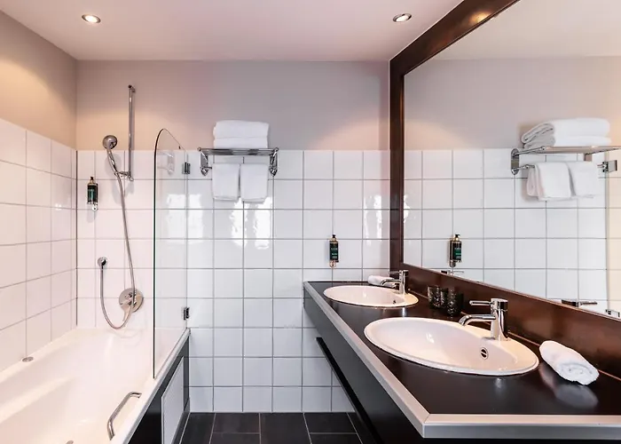 No 8 Bed & Bar Отель