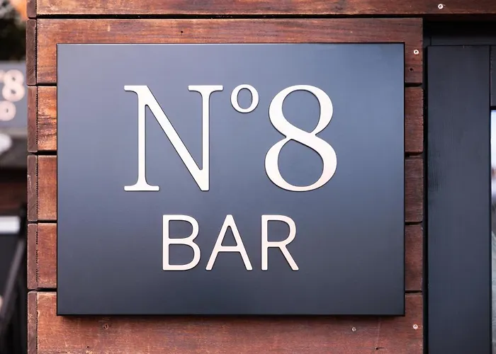 No 8 Bed & Bar Hotel 3*