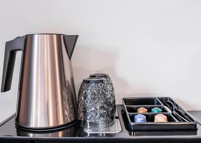 No 8 Bed & Bar Hotel