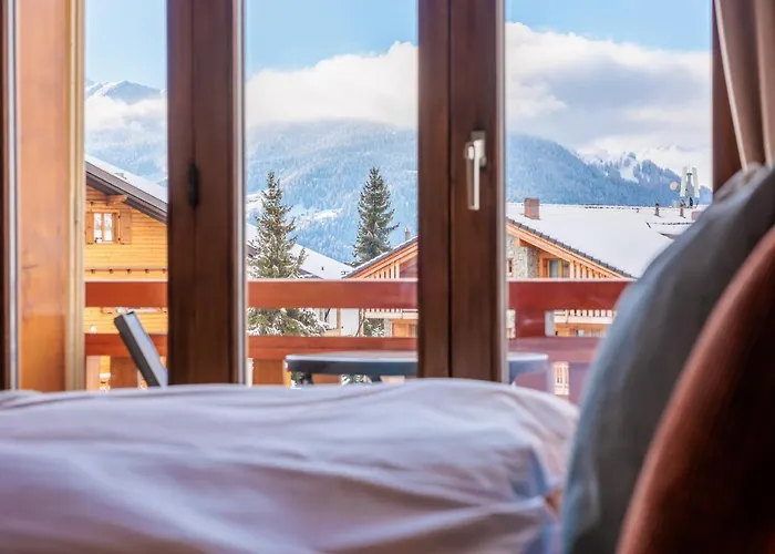 No 8 Bed & Bar Отель 3*