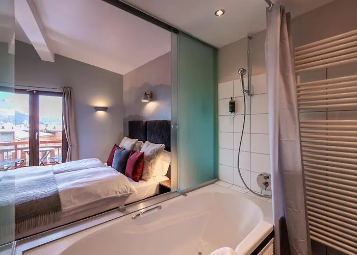 No 8 Bed & Bar 3*