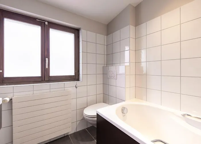 No 8 Bed & Bar Отель Вербье