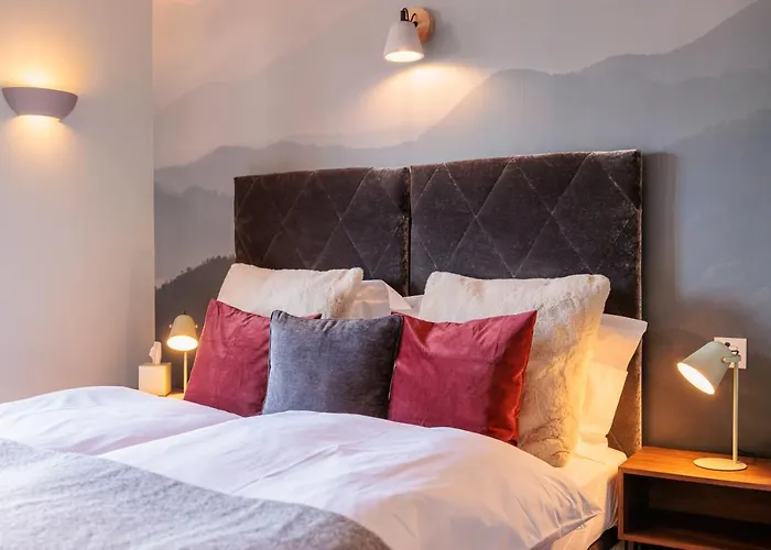 Отель No 8 Bed & Bar 3*