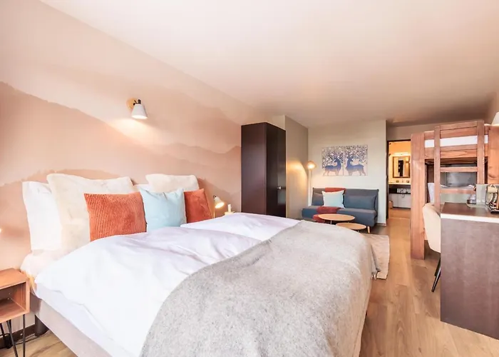 Отель No 8 Bed & Bar