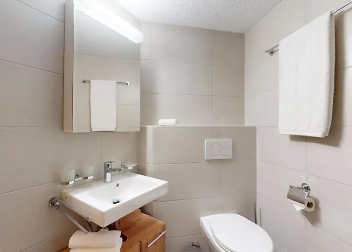 No 8 Bed & Bar Отель 3*