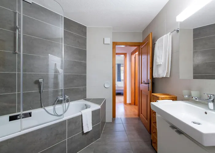 No 8 Bed & Bar Hotel