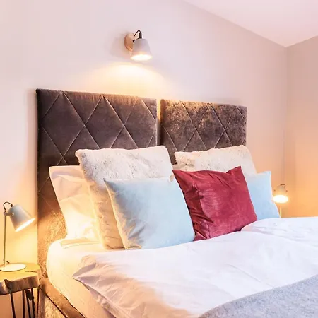 No 8 Bed & Bar Hotel