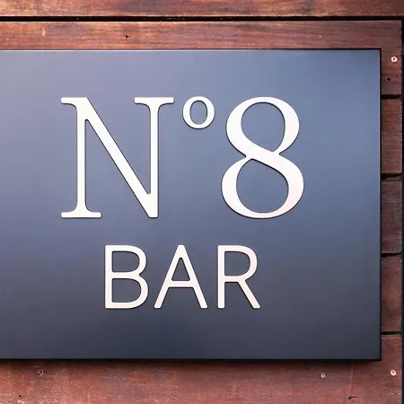 No 8 Bed & Bar Otel 3*