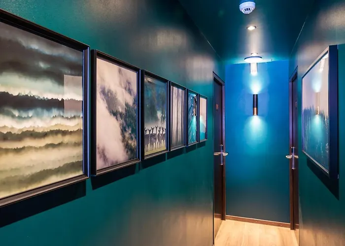 Hotel No 8 Bed & Bar