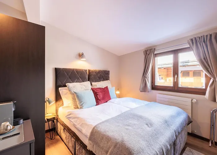 No 8 Bed & Bar Hotel