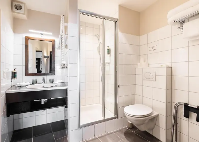 No 8 Bed & Bar Hotel