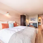 فندق No 8 Bed & Bar