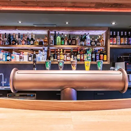 Hotel No 8 Bed & Bar