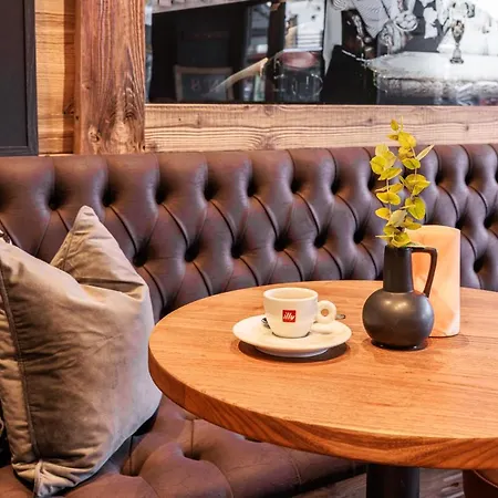 Hotel No 8 Bed & Bar 3*