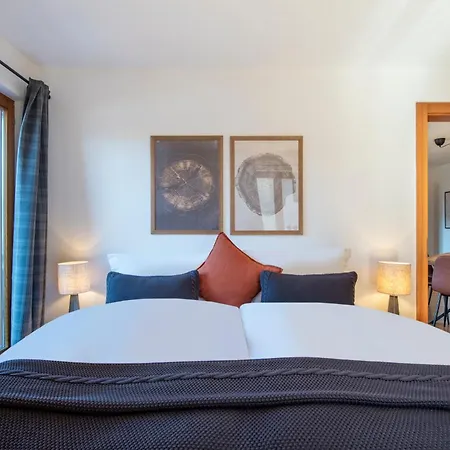 No 8 Bed & Bar Hotel