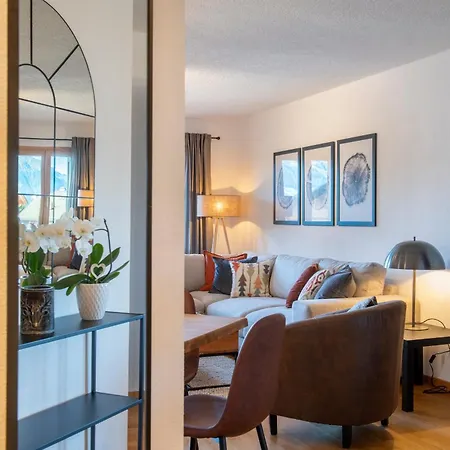 No 8 Bed & Bar Hotel